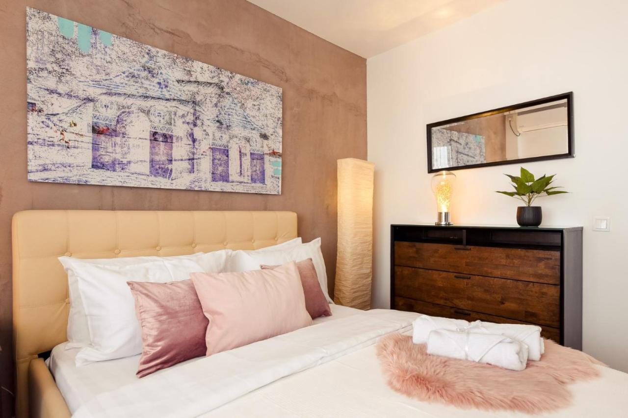 Spectacular Views & Modern Comfort: Your Dream Duplex In Central Bucharest Lejlighed Eksteriør billede