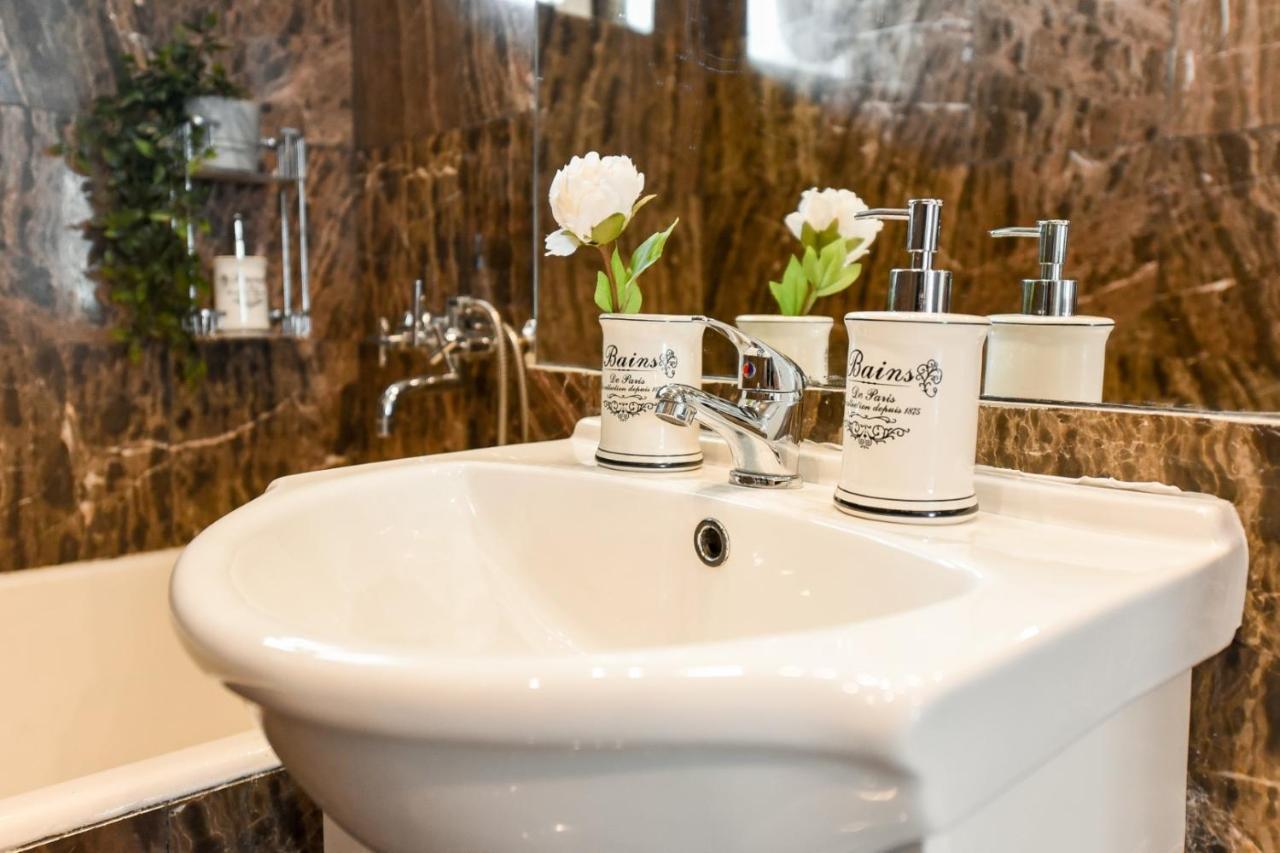 Spectacular Views & Modern Comfort: Your Dream Duplex In Central Bucharest Lejlighed Eksteriør billede