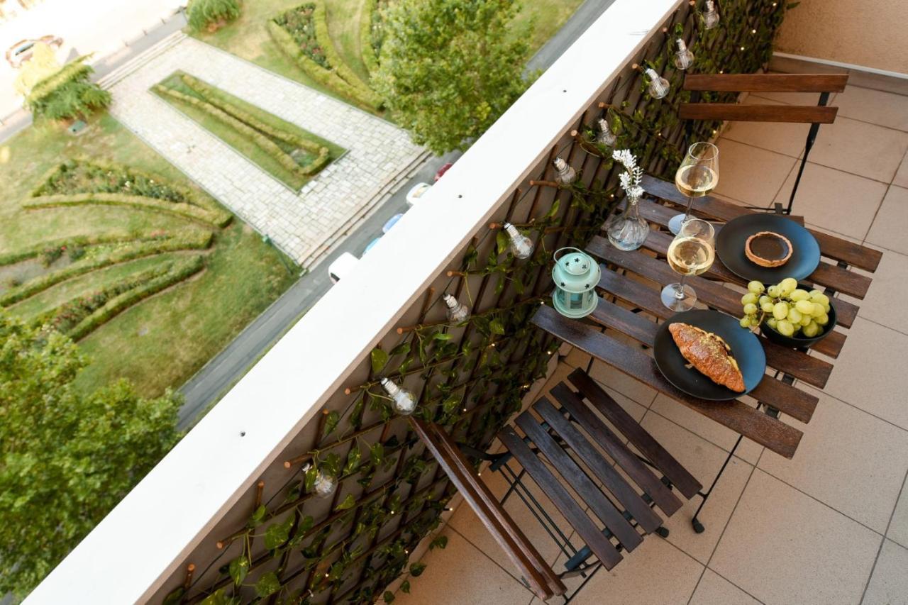 Spectacular Views & Modern Comfort: Your Dream Duplex In Central Bucharest Lejlighed Eksteriør billede